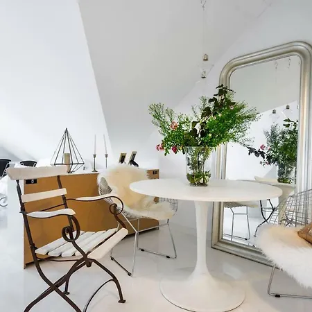 Apartament Z Widokiem Na Klasztor 홈스테이